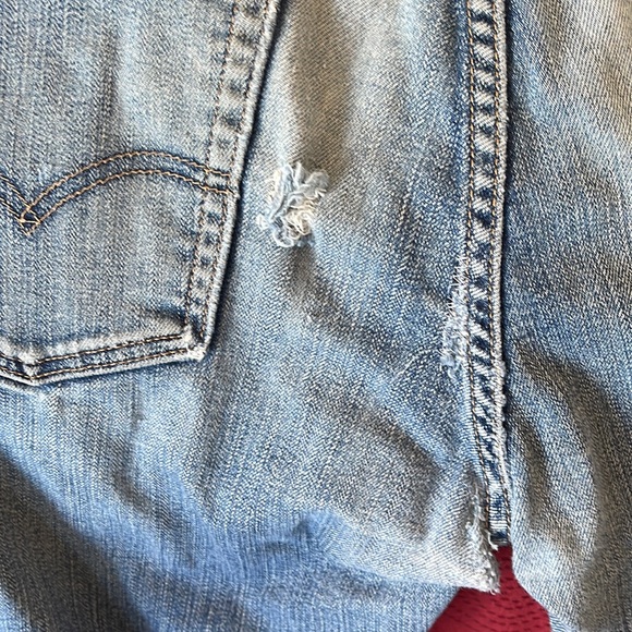 Distressed medium wash Levi’s 514, 34 waist, 32 inseam - Picture 7 of 10